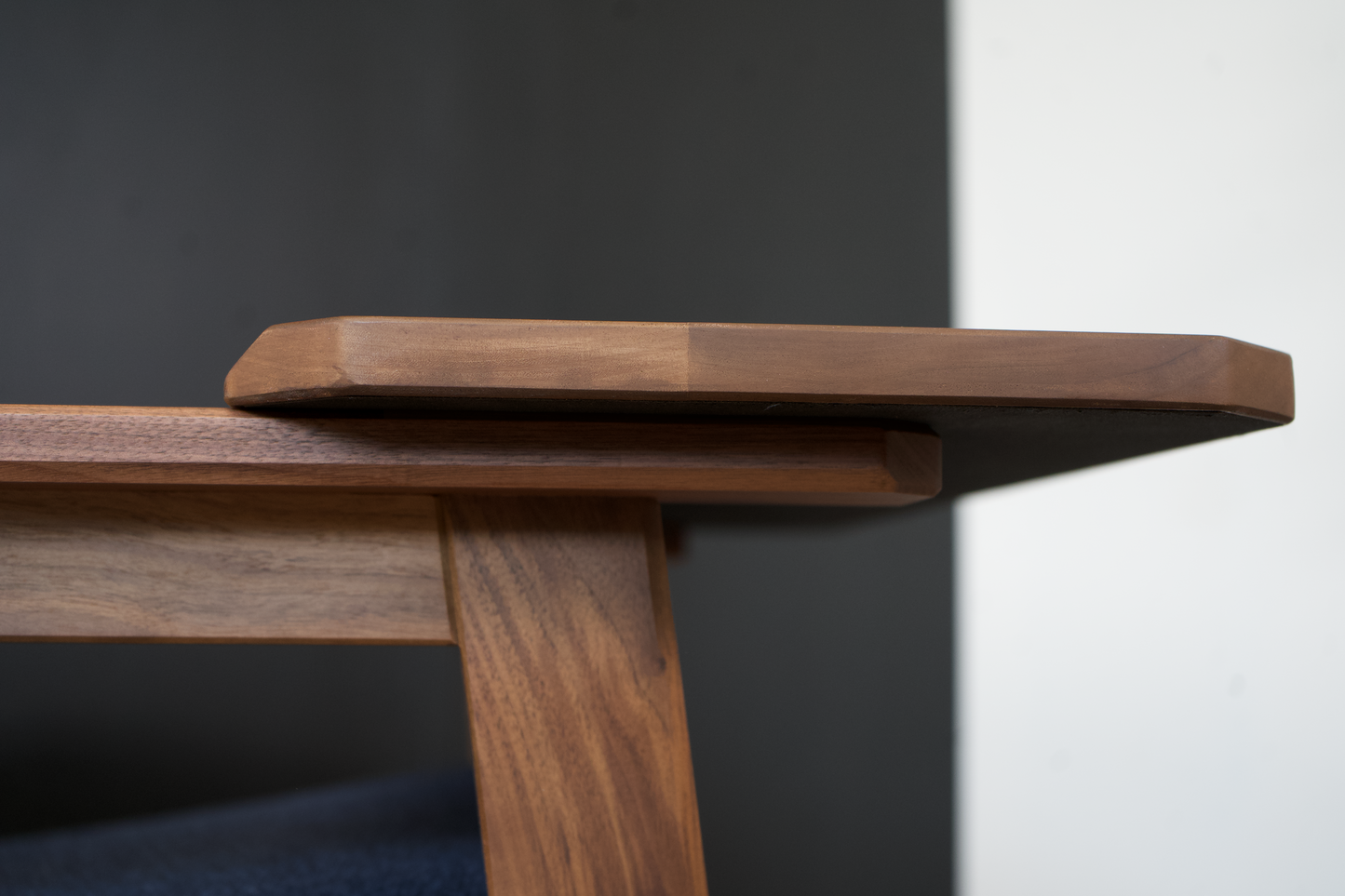 Encore Magnetic Armchair