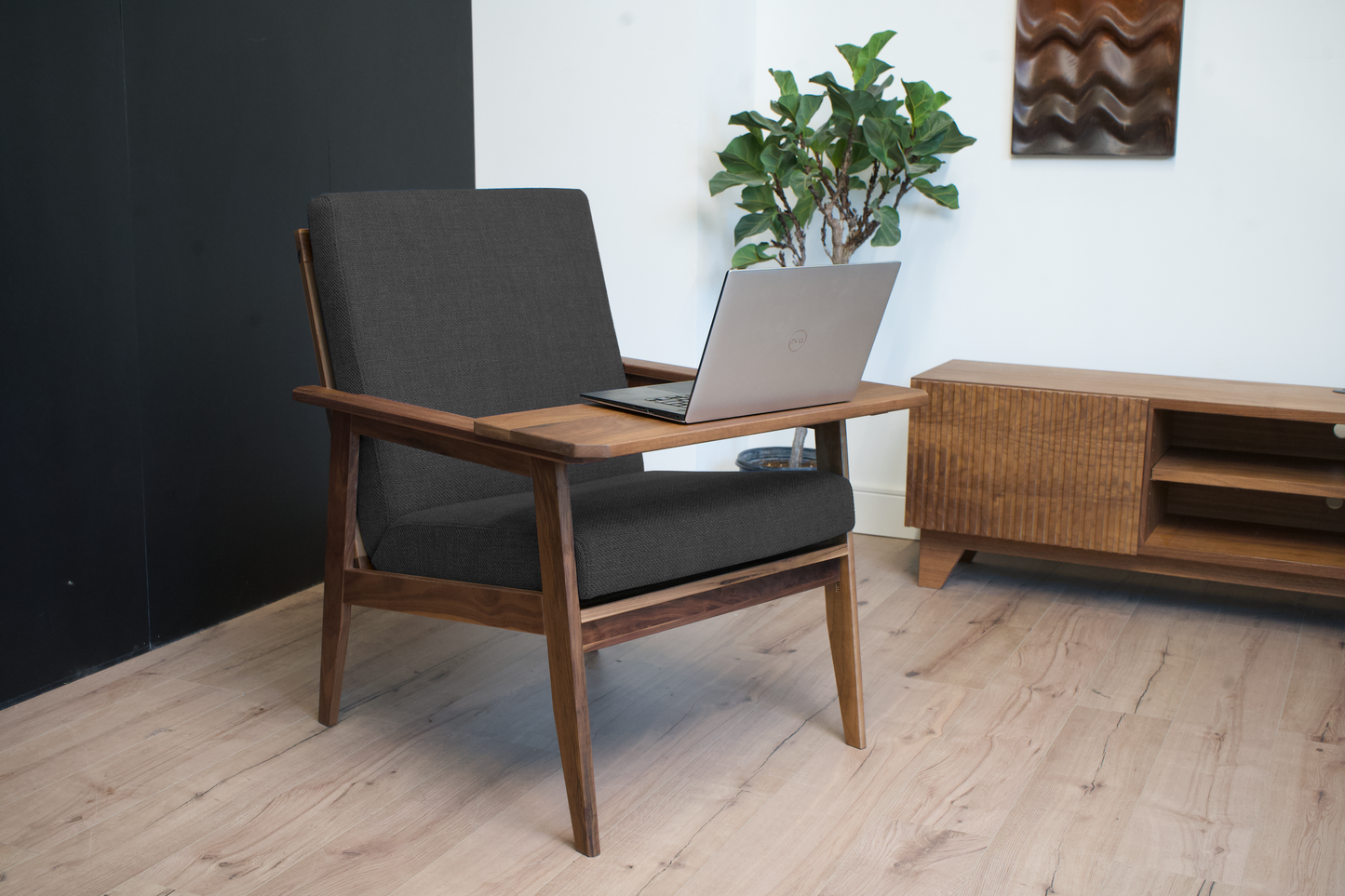 Encore Magnetic Armchair