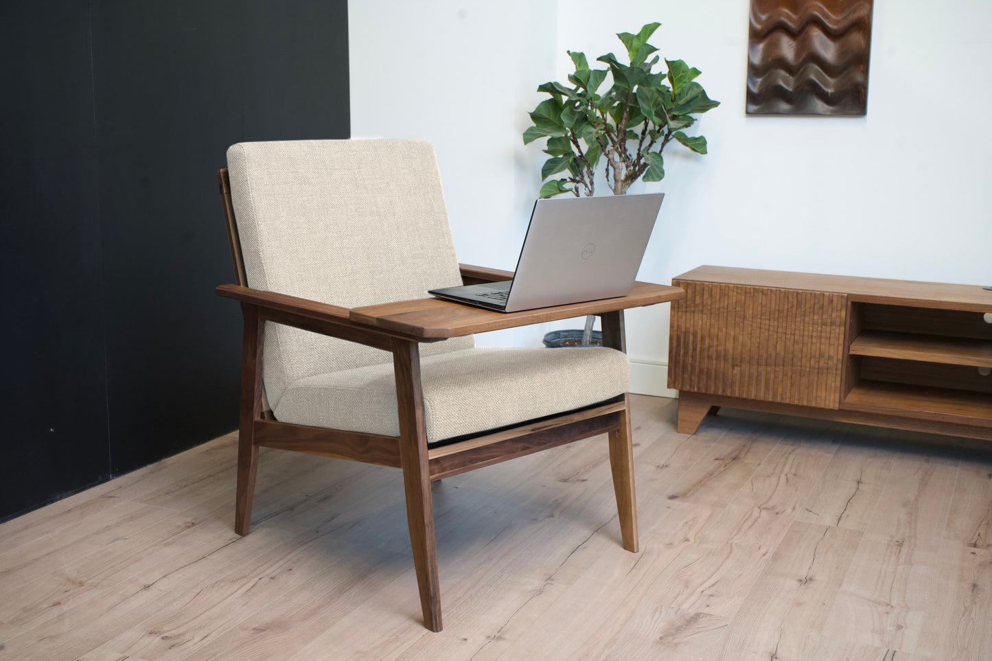 Encore Magnetic Armchair