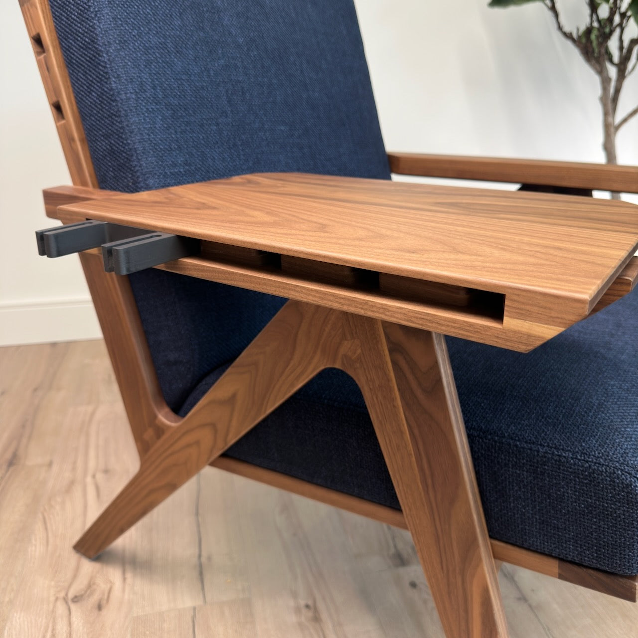 Envy Wing Table