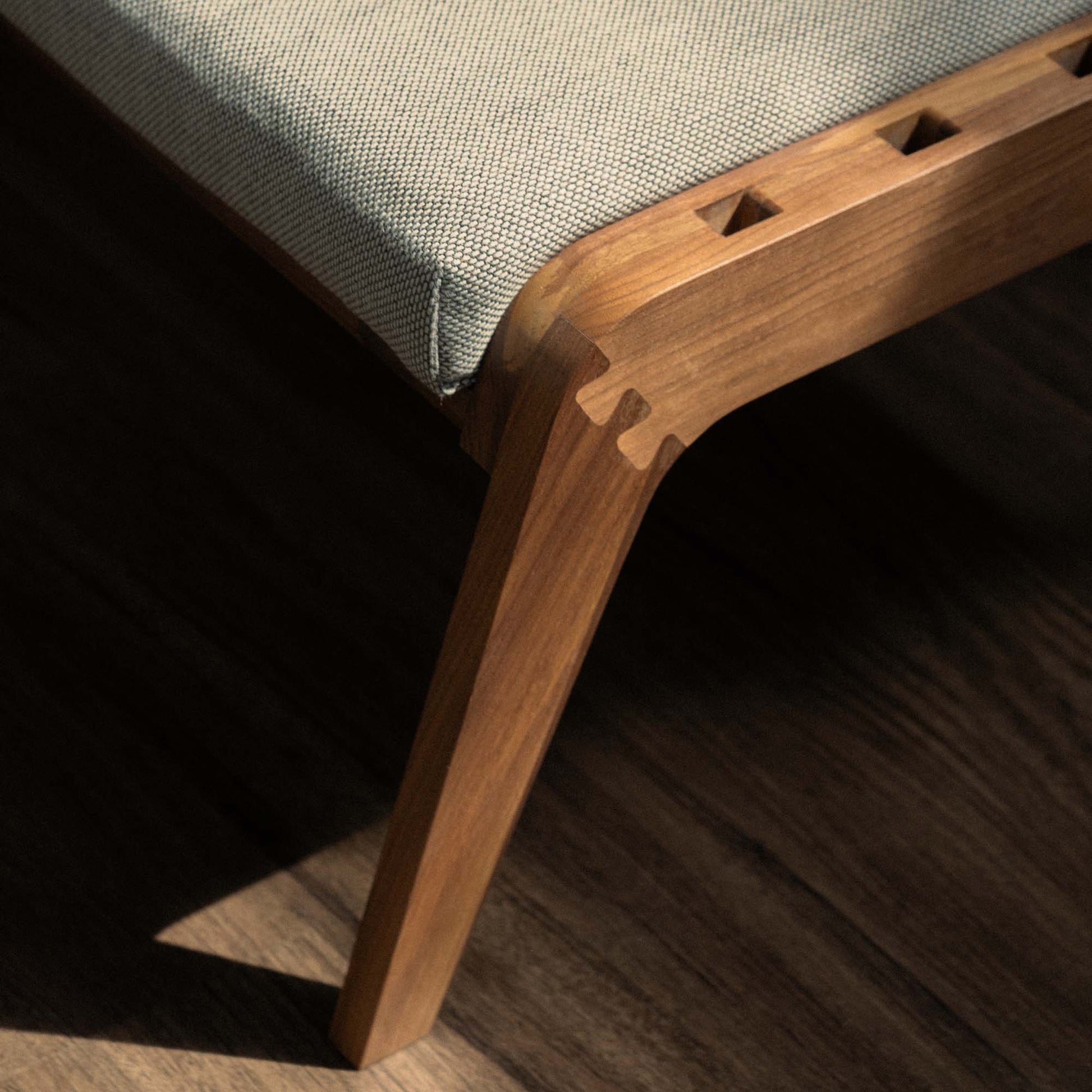 Envy Ottoman Dovetail detail